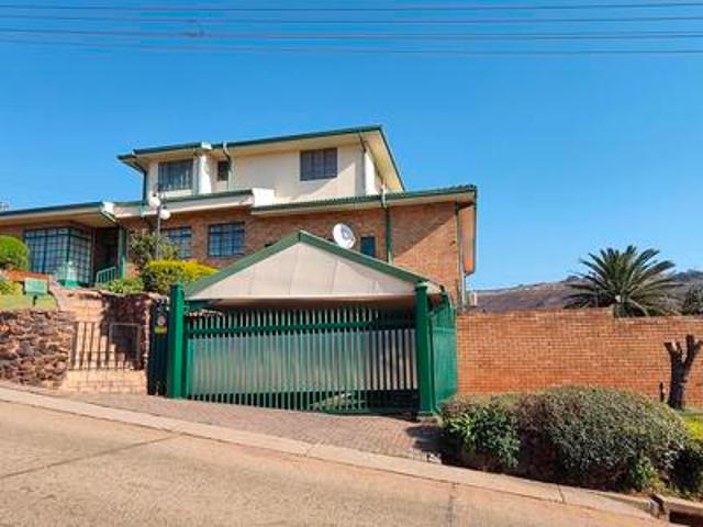 timeless three level family residenc.