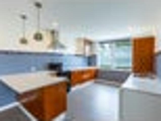 Timeless villa on a generous 2044m2 corner section