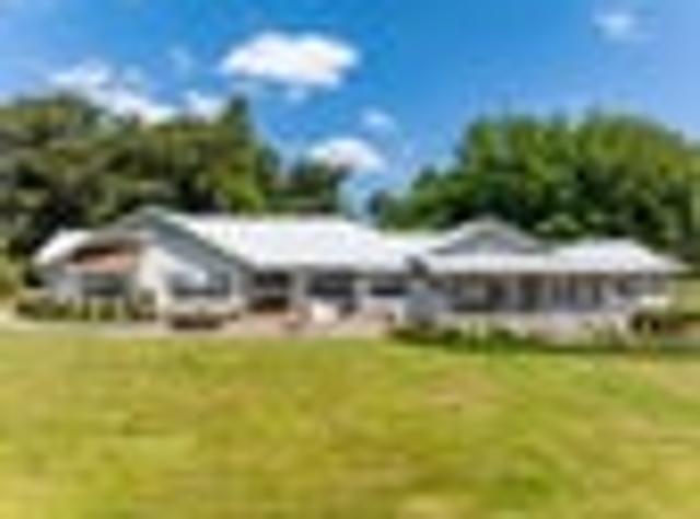 Timeless Wallingford Homestead: Heritage Landmark