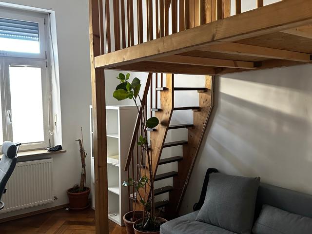 Timeless Altbau Gem in Munich