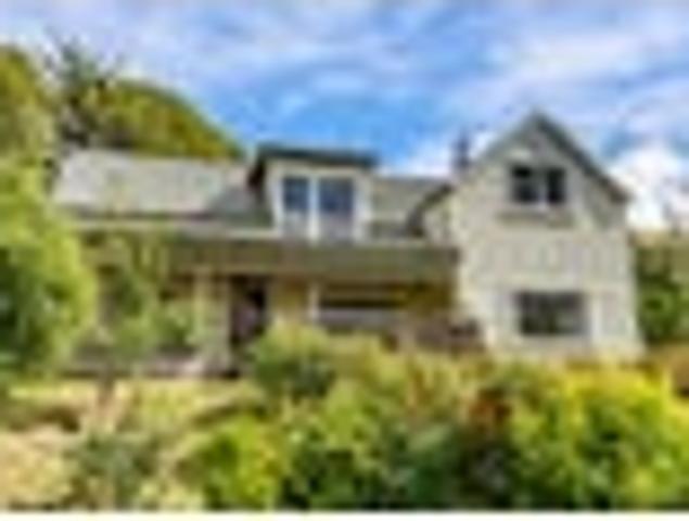 Timeless country charm in a seaside location