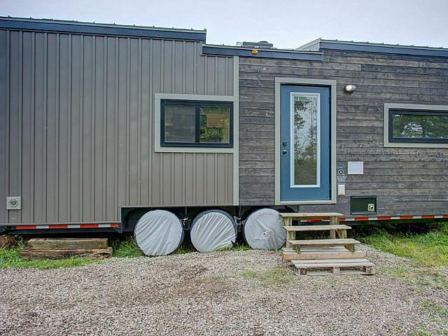 Tiny Home Sleeps 4 Like New