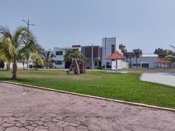 Tinajitas, Casa en VENTA de una planta con alberca en área