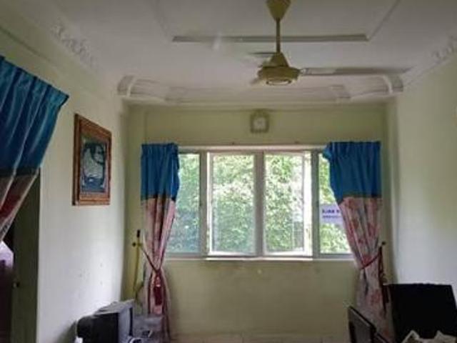 Tingkat 1 Flat Taman Putra Budiman 100 Loan Seri Kembangan