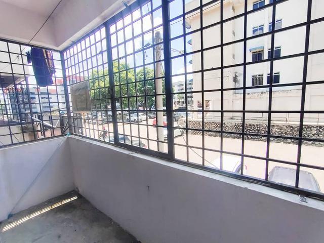 Tingkat 1 flat haji manan
