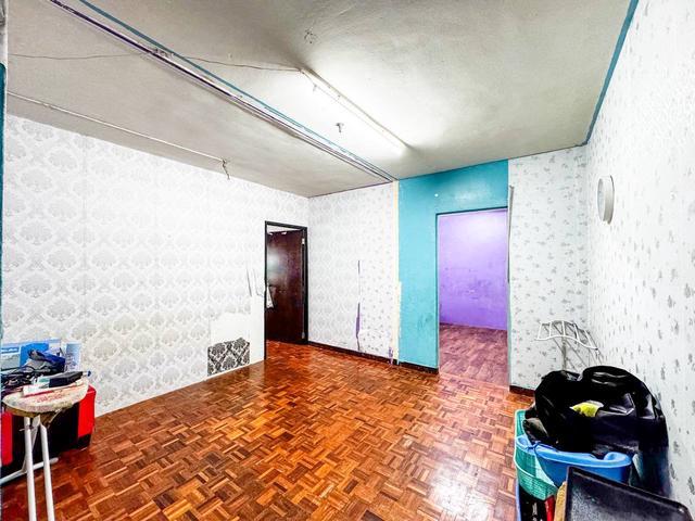 TINGKAT 1 FULL LOAN Flat PKNS Sekyen 24 Shah Alam