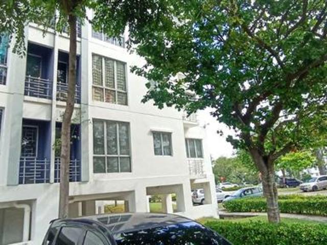 Tingkat 2 seri baiduri setia alam