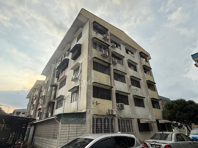 Tingkat 4 PKNS Seksyen 24 Shah Alam block 17 tingkat 4