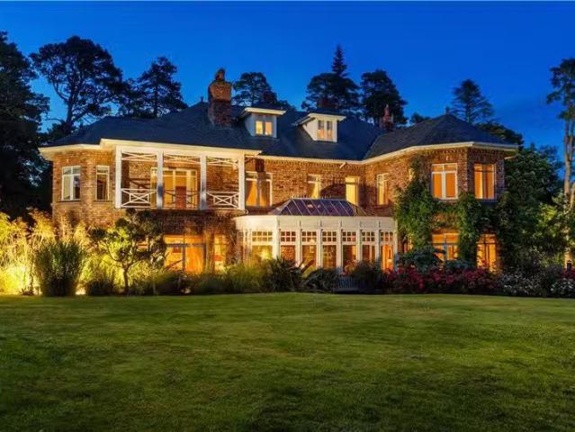 Tinnahinch, Plunkett Avenue, Foxrock, Dublin 18