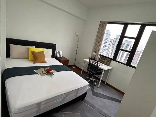 Tiong Bahru MRT Big Queen room