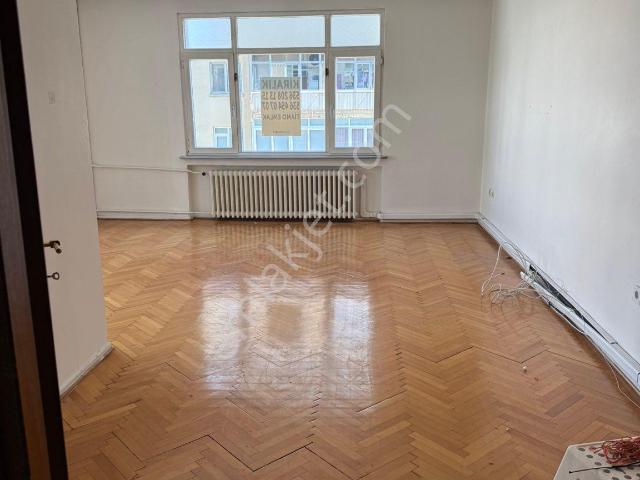 Tiamo’dan Gayrettepe Merkezınde 3+1 120m 4 Kat Asansörlü Otoparklı