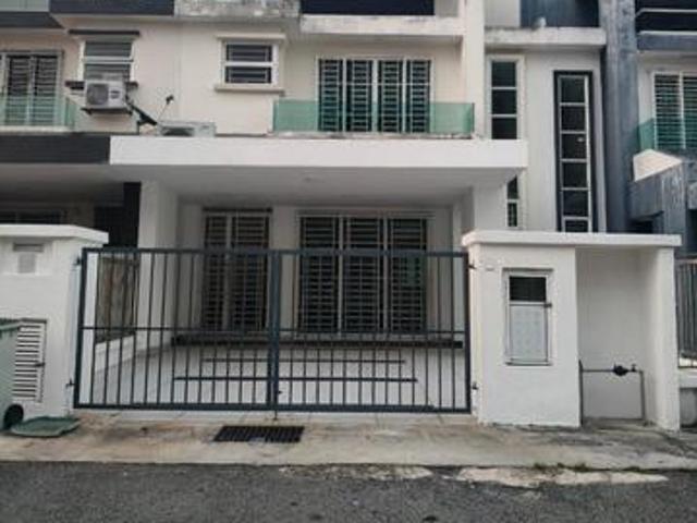 Tiara East Semenyih 2sty 24x70 with 2xaircond 2xHeater Newly Painted