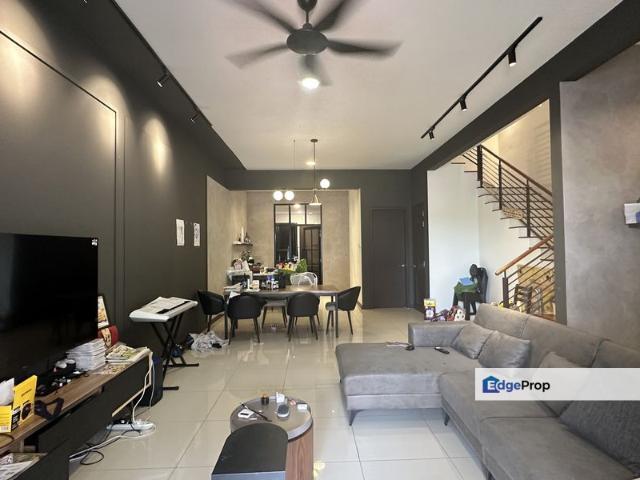Tiara Hills, Taman Taynton View