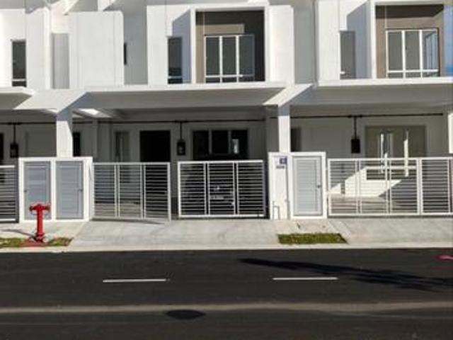 Tiara Sendayan Double storey for rent