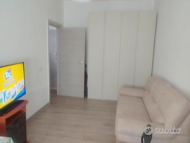 TIBURTINA CASAL BERTONE GRAZiOSO TRILOCALE ARREDAT