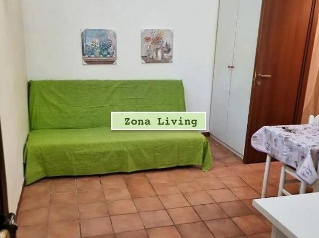 Tiburtina case rosse monolocale arredato
