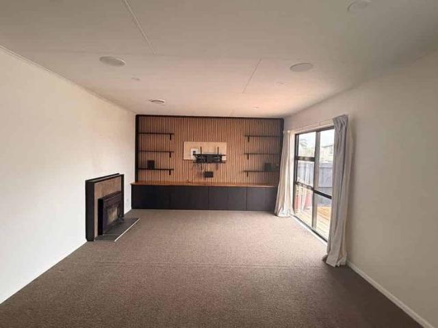 Tidy Open Plan 3 bedroom home