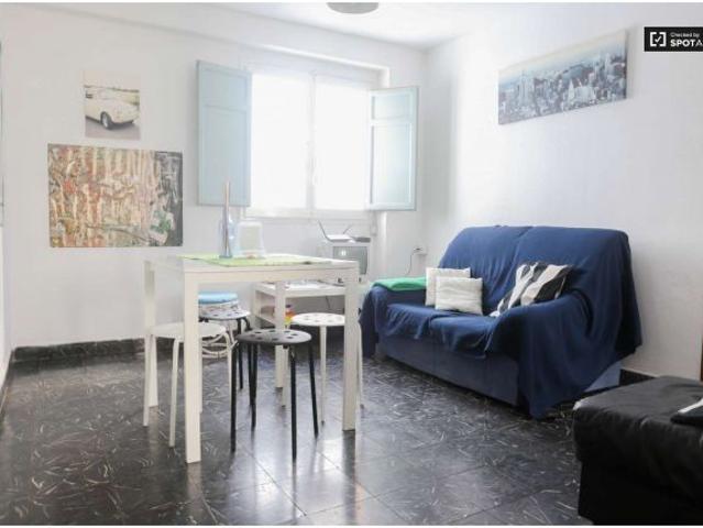 Tidy apartamento de 3 dormitorios con terraza en alquiler en Benimaclet