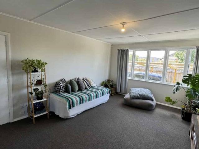 Tidy Family Home with Large Outdoor Space