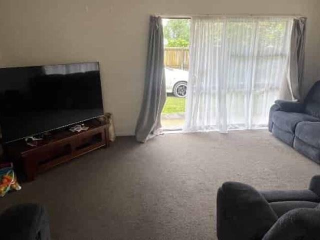 Tidy Home, Close to Schools & Shops