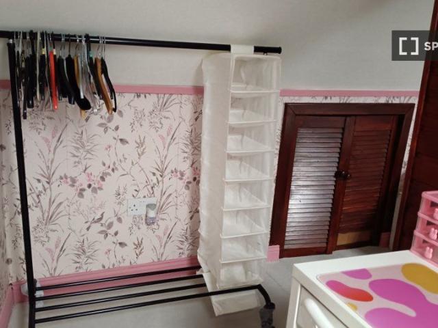 Tidy room for females in 2 bedroom house Dublin