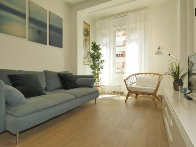 Tidy room for rent in 3 bedroom apartment in Gràcia