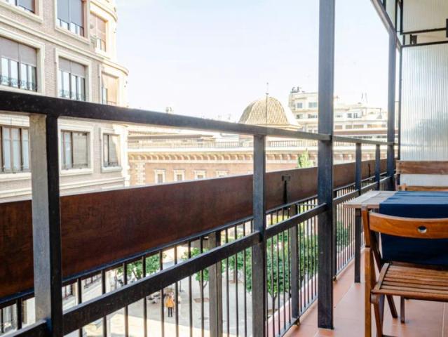 Tidy room for rent in 5 bedroom apartment in Ciutat Vella
