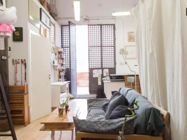 Tidy room in 3 bedroom apartment in Lavapiés