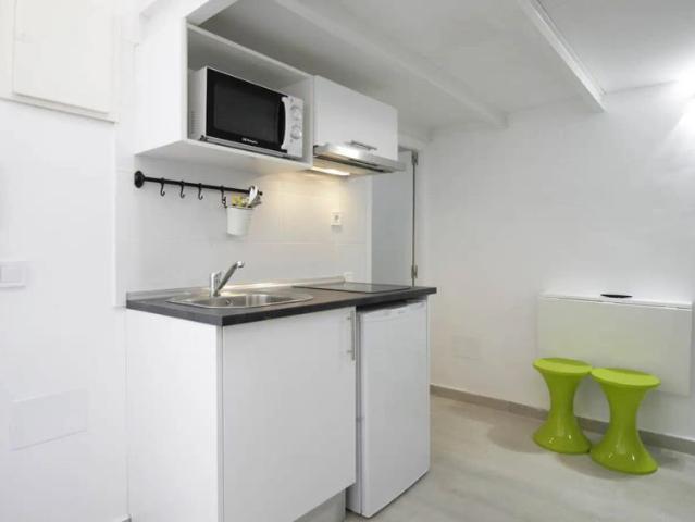 Tidy studio apartment for rent in Usera