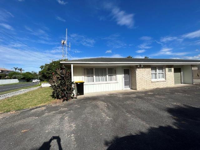 Tidy Two Bedroom on Maranui Mt Maunganui