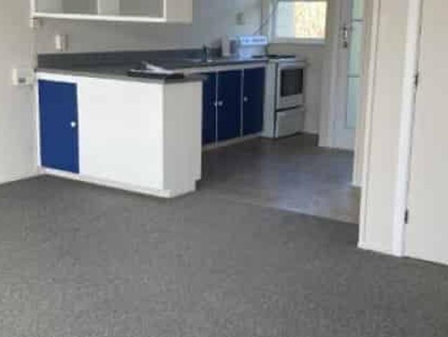 Tidy Two Bedroom Close to the University
