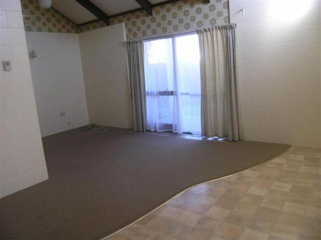 Tidy two bedroom unit