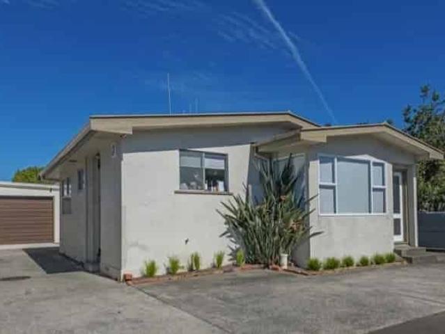 Tidy two bedroom unit