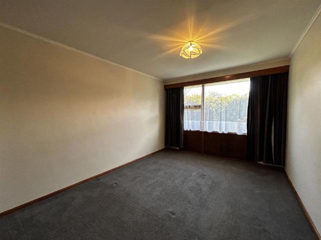 Tidy two bedroom unit in Merivale!