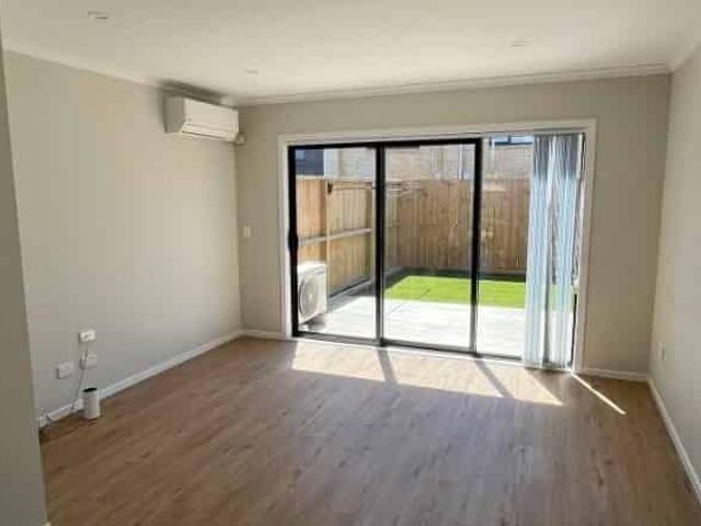 Tidy Townhouse with Carpark in Ranui