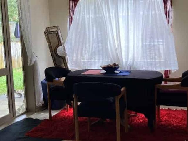 Tidy 2 bedroom flat, utility included in rent shared kitchen