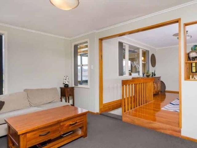 Tidy 3 Bed home, extra close to school and Costco!