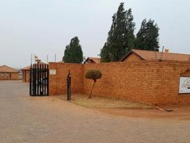 tidy 3 bedroom townhouse on the mark.