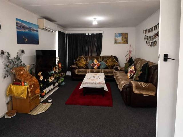 Tidy 3 Bedroom with lots of outdoor space