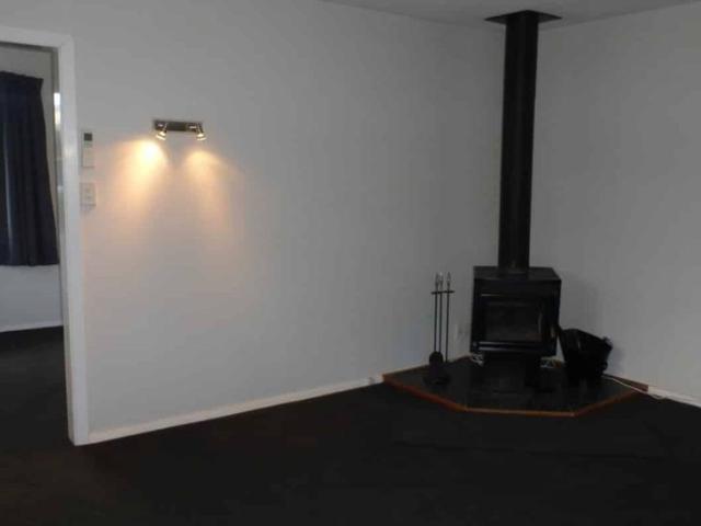 TIDY 3 BEDROOM & DOUBLE GARAGE