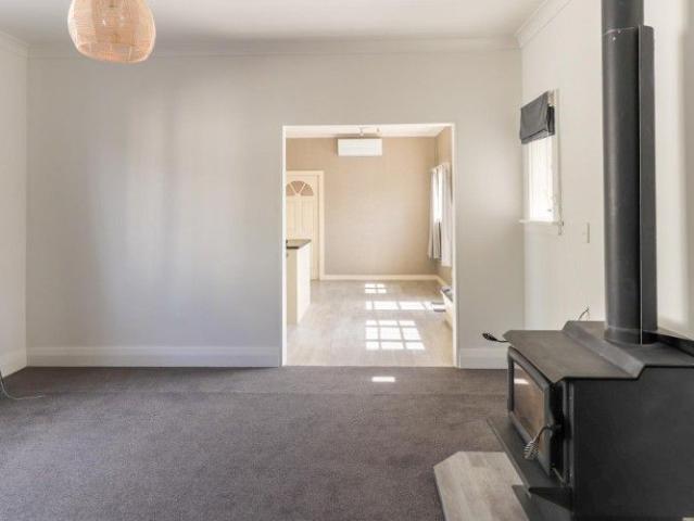 Tidy 3 bedroom home in Windsor!