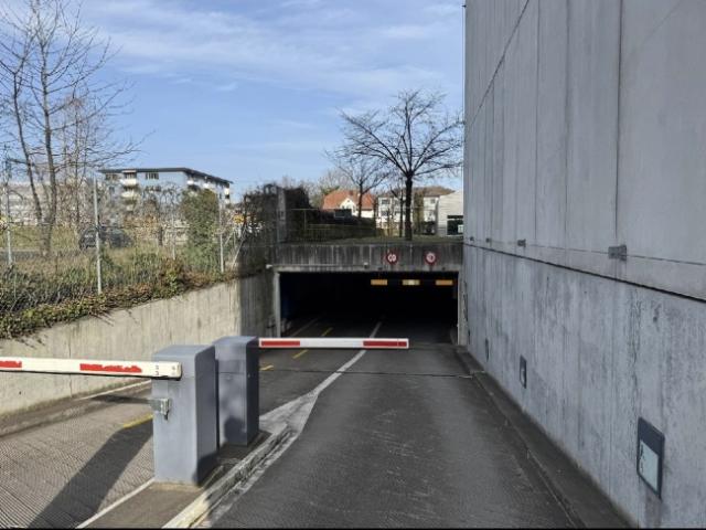 TIEFGARAGEN PARKPLÄTZE IN ADLISWIL, ZÜRICH / AB 2. CHF/H / AB 200. CHF/MONAT