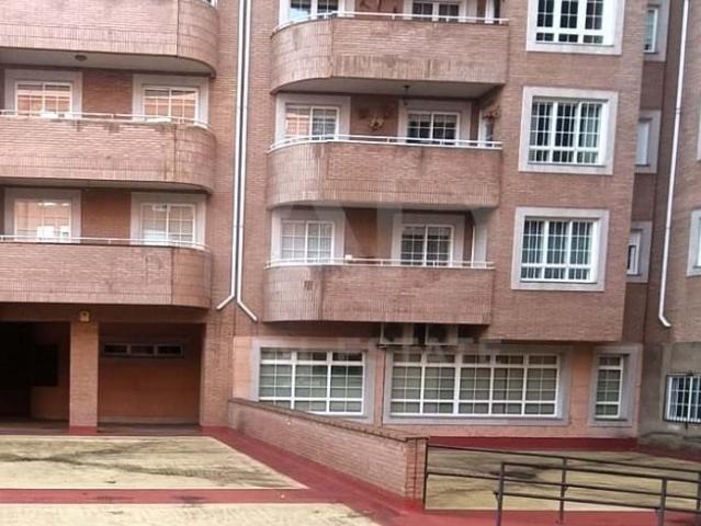 Tienda / local comercial 3 dormitorios 200.00 m2 200m² León