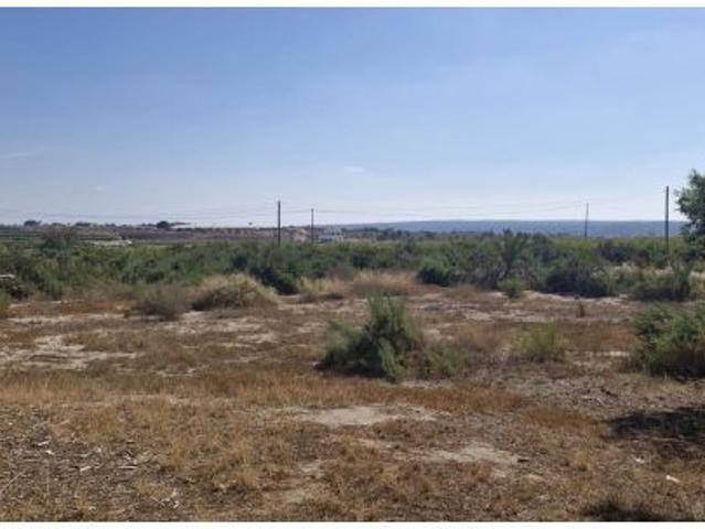 TIENES LA OPORTUNIDAD DE CONSTRUIR DOS PROYECTOS DE VIVIENDA EN VALVERDE A 500 METROS DEL PUEBLO CO