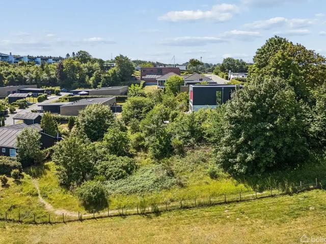 Til salg: Bakkehegnet 42, Ebeltoft Helårsgrund på 800 m² Boligsiden