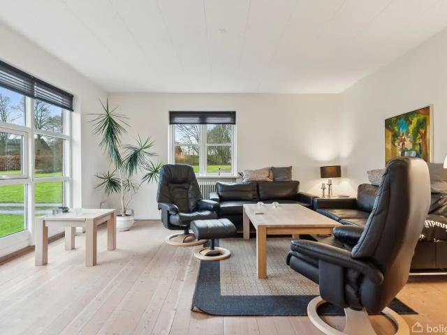 Til salg: Egholtvej 4, Bjerringbro Landejendom på 176 m² Boligsiden