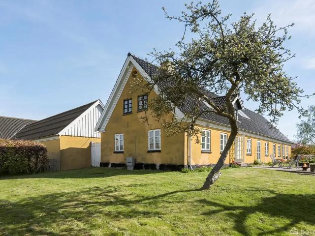 Til salg: Græsmarkvej 8, Bjæverskov Landejendom på 238 m² Boligsiden