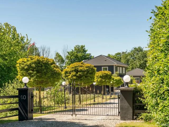 Til salg: Hesselbjergvej 10, Helsinge Landejendom på 242 m² Boligsiden