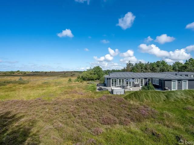 Til salg: Hjelmevej 15, Grærup, Oksbøl Fritidsbolig på 156 m² Boligsiden
