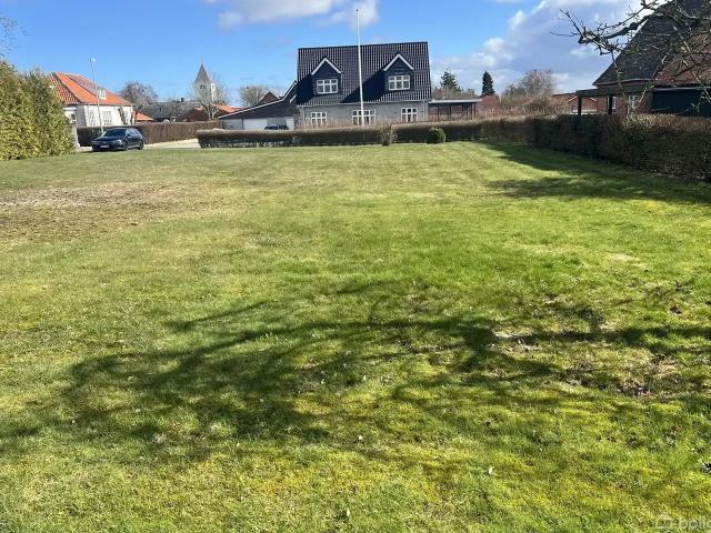 Til salg: Holmegårdsvej 8, Vivild, Allingåbro Helårsgrund på 1140 m² Boligsiden